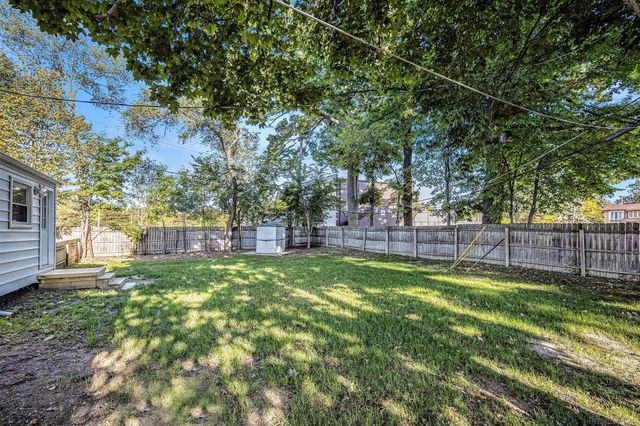 2368 Allard Avenue, Grosse Pointe Woods, MI 48236