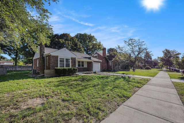 2368 Allard Avenue, Grosse Pointe Woods, MI 48236