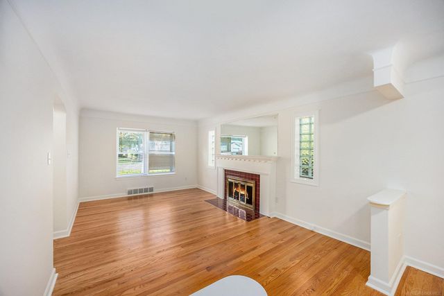 2368 Allard Avenue, Grosse Pointe Woods, MI 48236