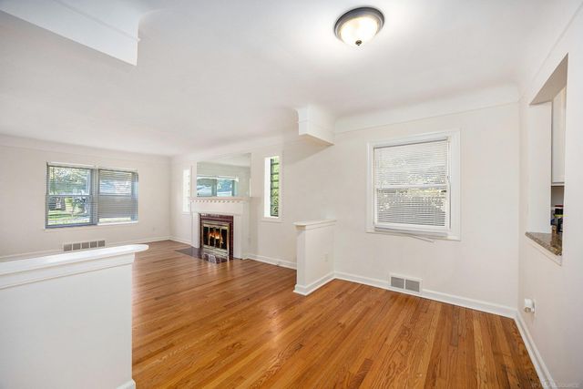 2368 Allard Avenue, Grosse Pointe Woods, MI 48236