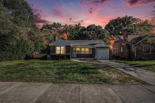 2368 Allard Avenue, Grosse Pointe Woods, MI 48236