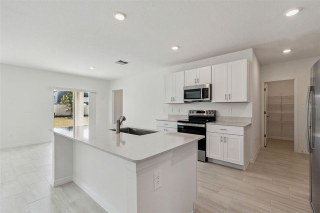 1712 TROPICAL OASIS AVENUE, Plant City, FL 33565