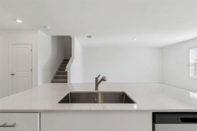 1712 TROPICAL OASIS AVENUE, Plant City, FL 33565