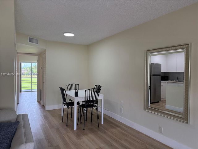 9101 Sunrise Lakes Boulevard 215, Sunrise, FL 33322