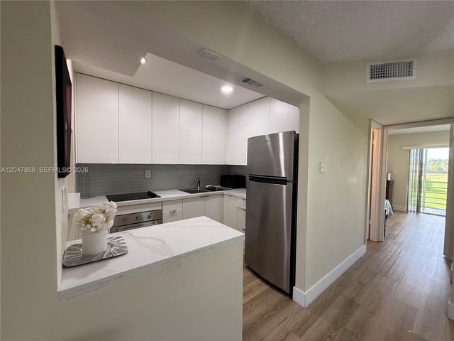 9101 Sunrise Lakes Boulevard 215, Sunrise, FL 33322
