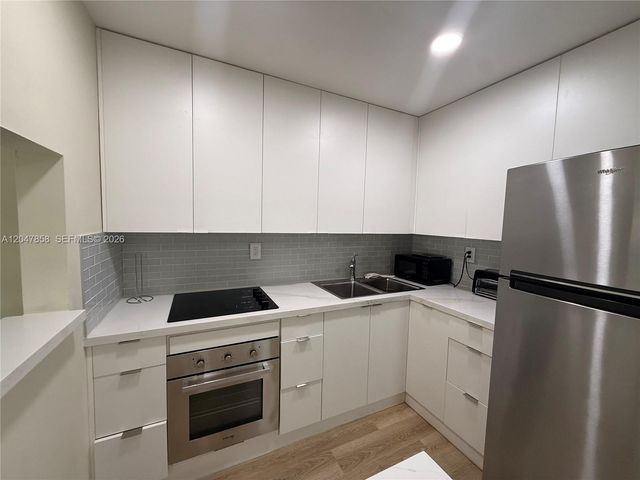 9101 Sunrise Lakes Boulevard 215, Sunrise, FL 33322