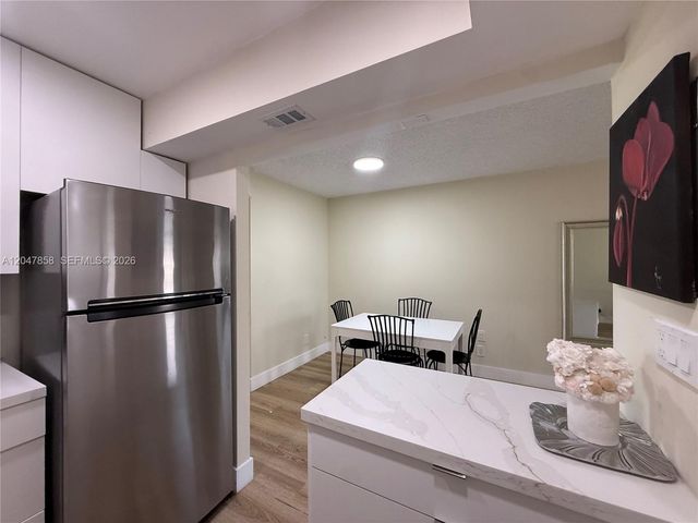 9101 Sunrise Lakes Boulevard 215, Sunrise, FL 33322