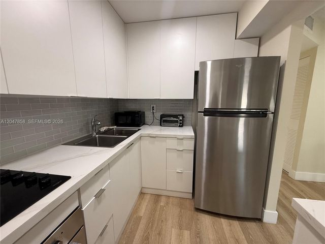 9101 Sunrise Lakes Boulevard 215, Sunrise, FL 33322
