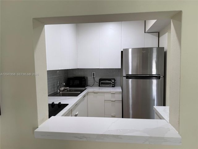 9101 Sunrise Lakes Boulevard 215, Sunrise, FL 33322
