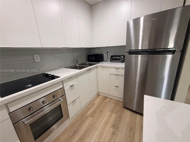9101 Sunrise Lakes Boulevard 215, Sunrise, FL 33322
