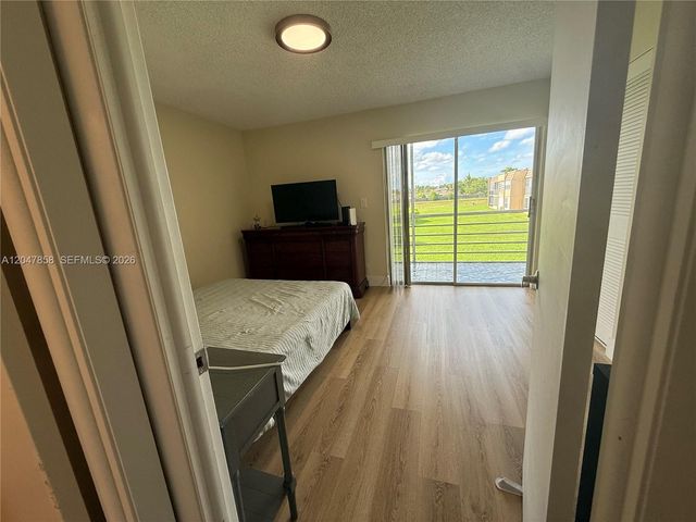 9101 Sunrise Lakes Boulevard 215, Sunrise, FL 33322