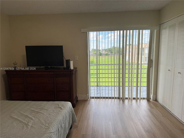 9101 Sunrise Lakes Boulevard 215, Sunrise, FL 33322