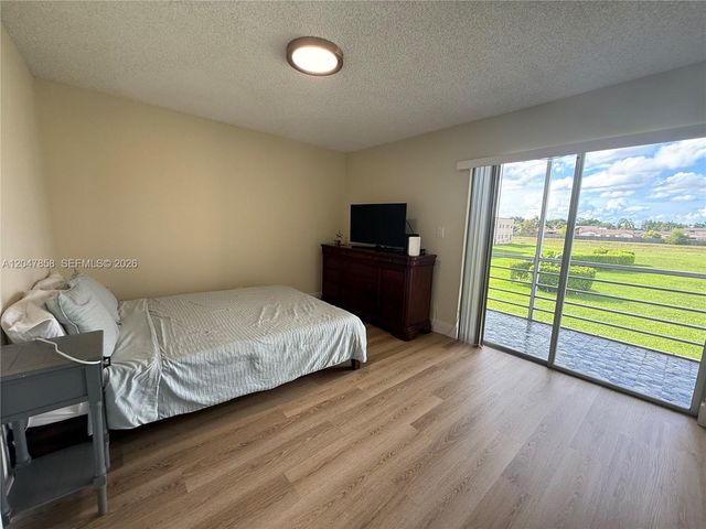 9101 Sunrise Lakes Boulevard 215, Sunrise, FL 33322