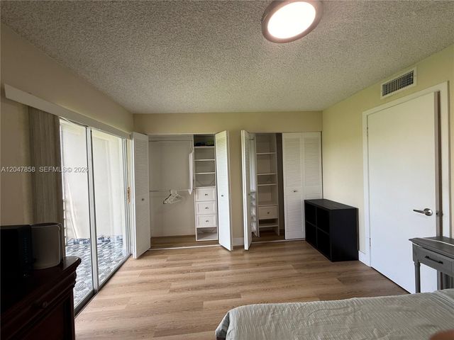 9101 Sunrise Lakes Boulevard 215, Sunrise, FL 33322