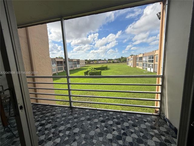 9101 Sunrise Lakes Boulevard 215, Sunrise, FL 33322