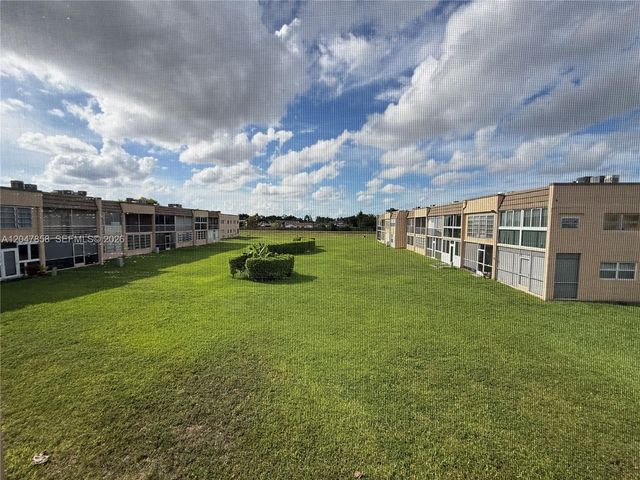 9101 Sunrise Lakes Boulevard 215, Sunrise, FL 33322
