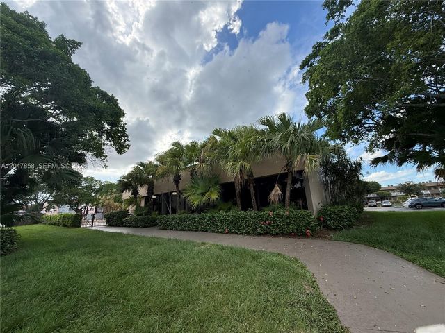 9101 Sunrise Lakes Boulevard 215, Sunrise, FL 33322