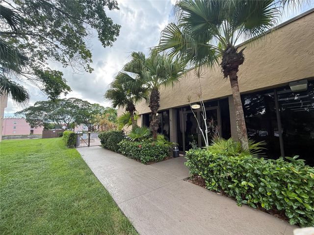 9101 Sunrise Lakes Boulevard 215, Sunrise, FL 33322