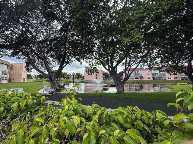 9101 Sunrise Lakes Boulevard 215, Sunrise, FL 33322