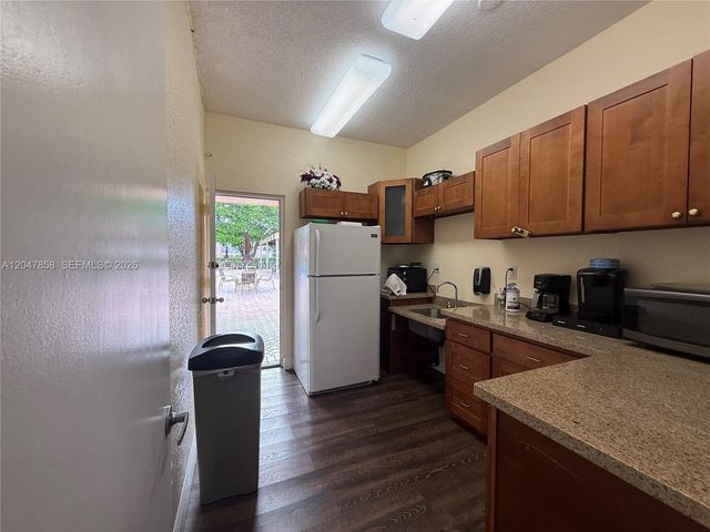 9101 Sunrise Lakes Boulevard 215, Sunrise, FL 33322