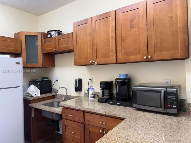 9101 Sunrise Lakes Boulevard 215, Sunrise, FL 33322
