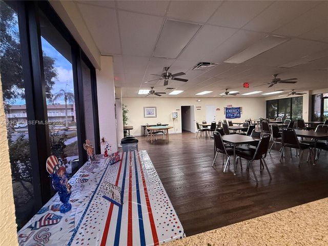 9101 Sunrise Lakes Boulevard 215, Sunrise, FL 33322