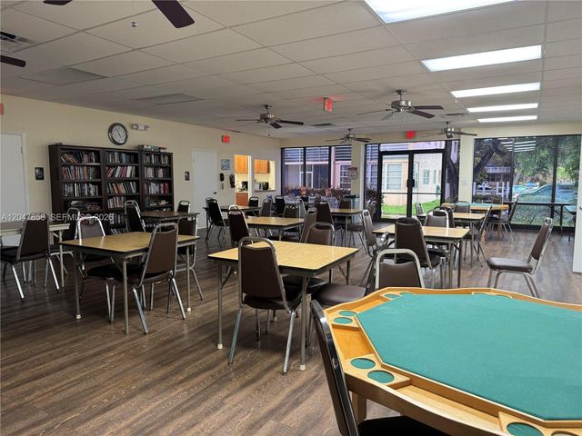 9101 Sunrise Lakes Boulevard 215, Sunrise, FL 33322