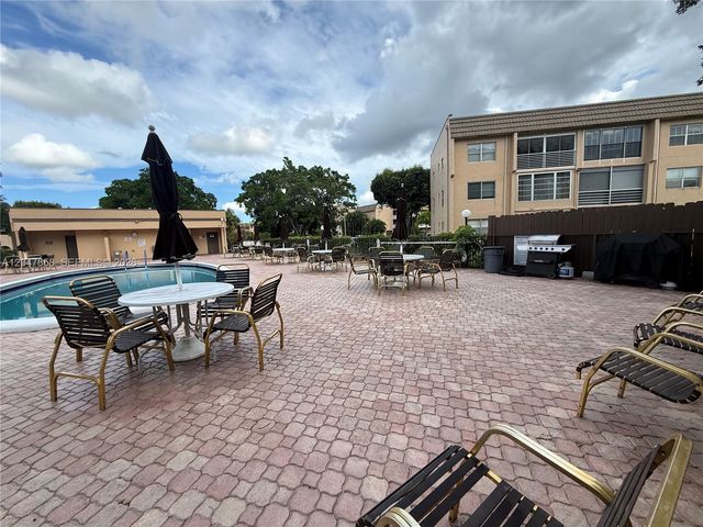 9101 Sunrise Lakes Boulevard 215, Sunrise, FL 33322