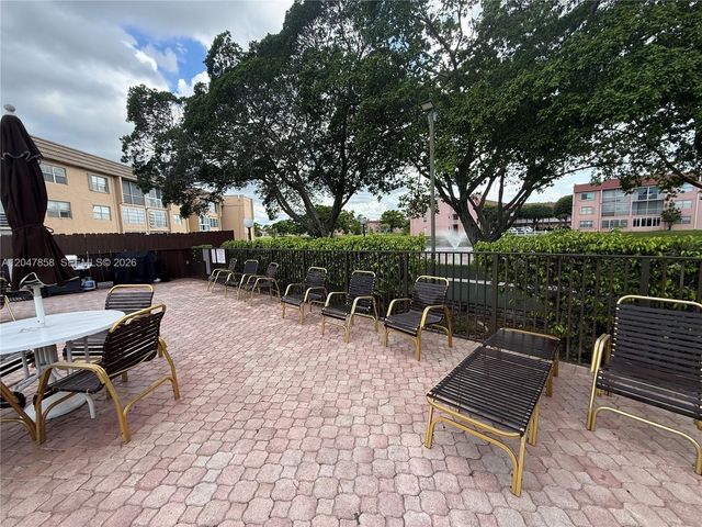 9101 Sunrise Lakes Boulevard 215, Sunrise, FL 33322