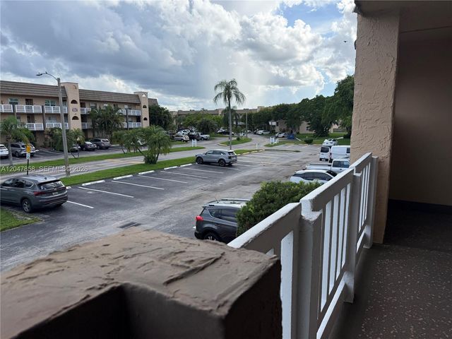 9101 Sunrise Lakes Boulevard 215, Sunrise, FL 33322