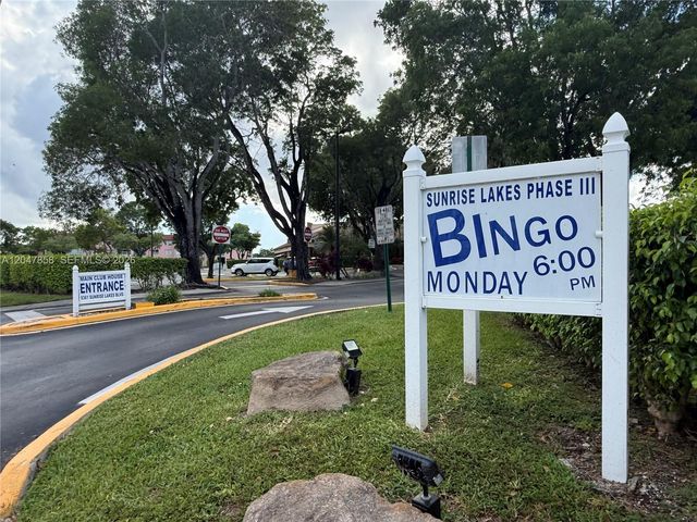 9101 Sunrise Lakes Boulevard 215, Sunrise, FL 33322
