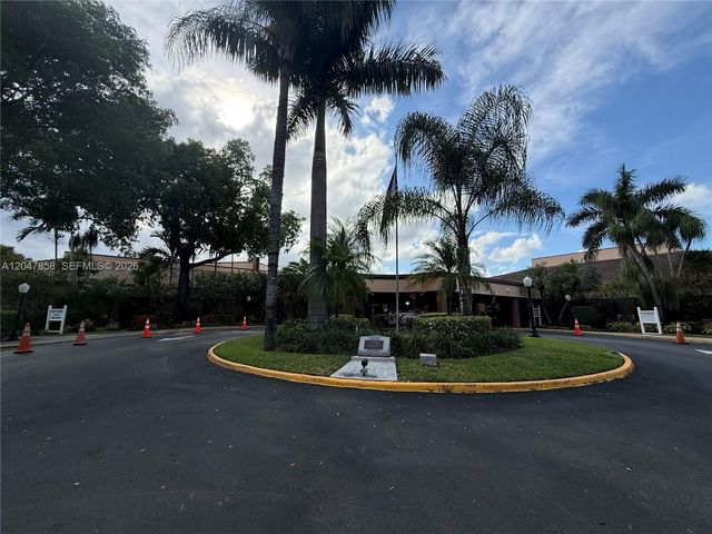 9101 Sunrise Lakes Boulevard 215, Sunrise, FL 33322