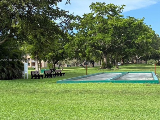 9101 Sunrise Lakes Boulevard 215, Sunrise, FL 33322
