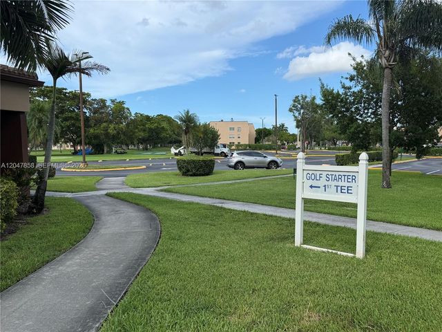 9101 Sunrise Lakes Boulevard 215, Sunrise, FL 33322