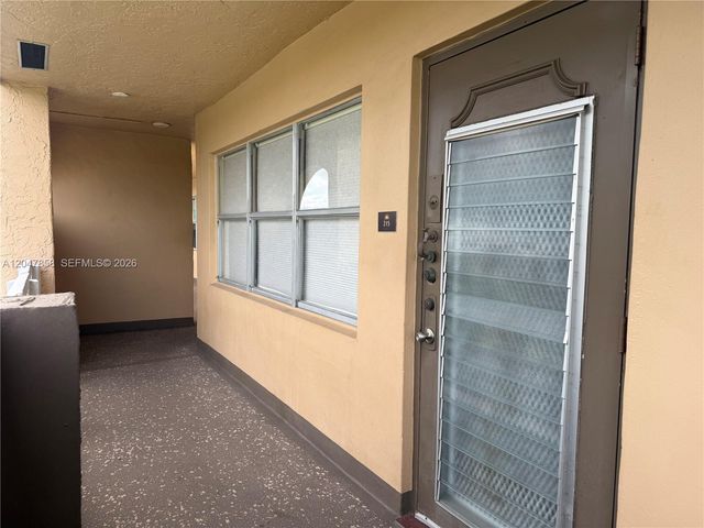 9101 Sunrise Lakes Boulevard 215, Sunrise, FL 33322