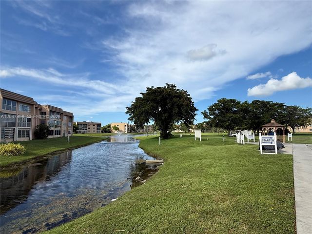9101 Sunrise Lakes Boulevard 215, Sunrise, FL 33322