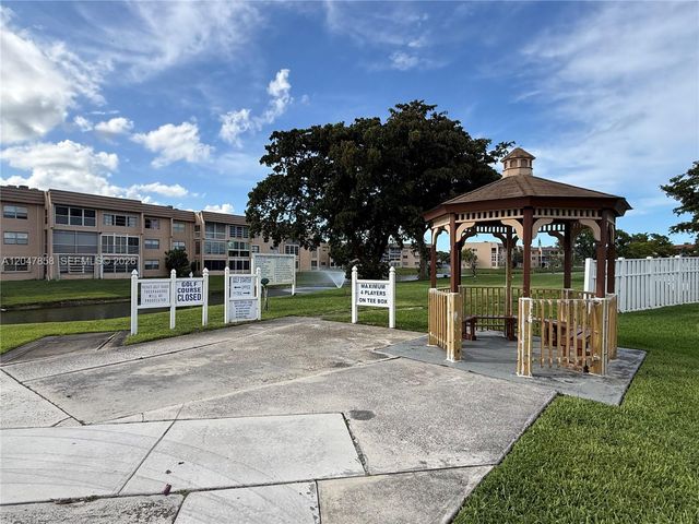 9101 Sunrise Lakes Boulevard 215, Sunrise, FL 33322