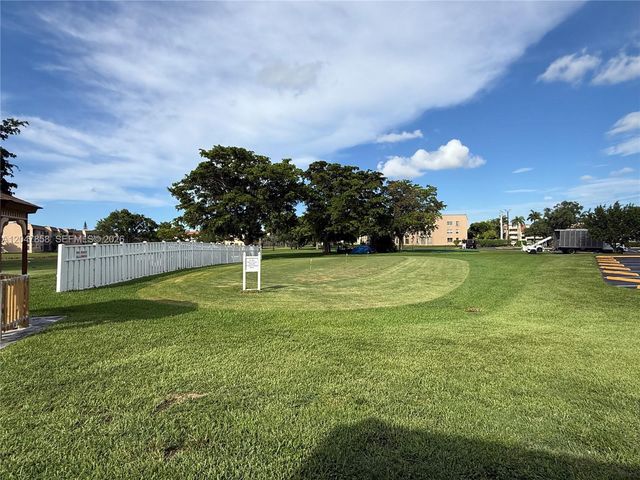 9101 Sunrise Lakes Boulevard 215, Sunrise, FL 33322