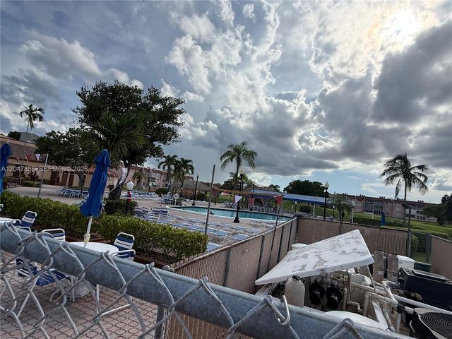 9101 Sunrise Lakes Boulevard 215, Sunrise, FL 33322