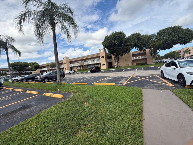 9101 Sunrise Lakes Boulevard 215, Sunrise, FL 33322