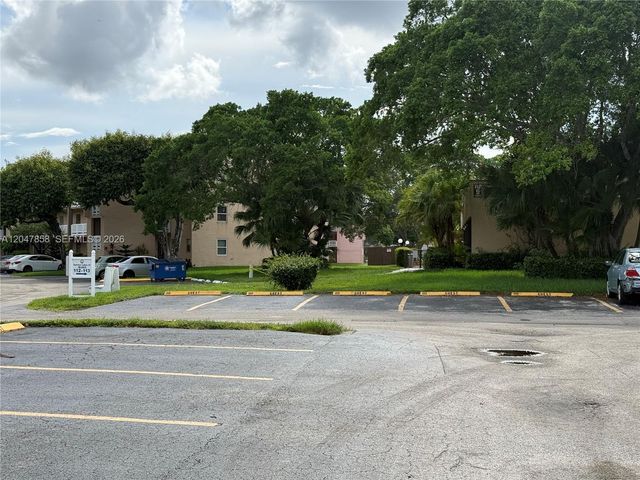 9101 Sunrise Lakes Boulevard 215, Sunrise, FL 33322