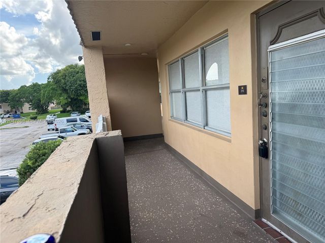 9101 Sunrise Lakes Boulevard 215, Sunrise, FL 33322