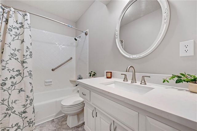 7330 Long Avenue, Shawnee, KS 66216