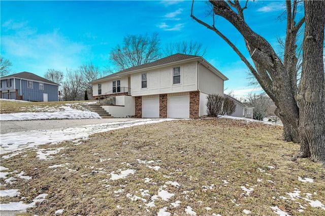 7330 Long Avenue, Shawnee, KS 66216