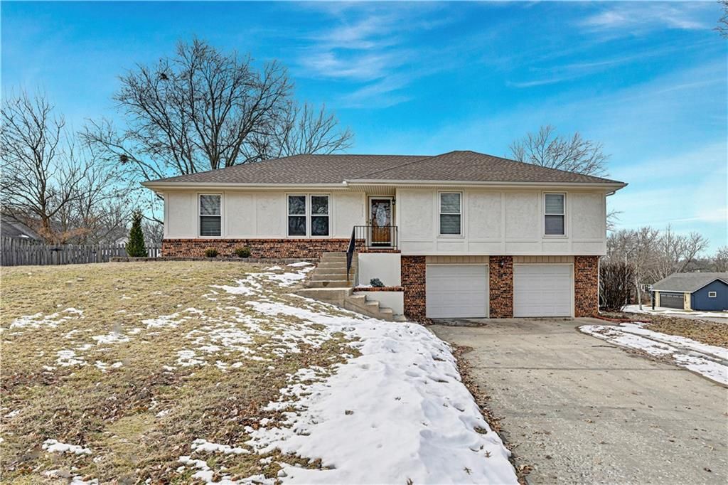 7330 Long Avenue, Shawnee, KS 66216