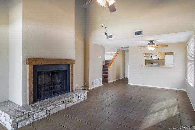 1101 Parkview Dr Apt B15, Canyon Lake, TX 78133