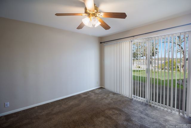 1101 Parkview Dr Apt B15, Canyon Lake, TX 78133