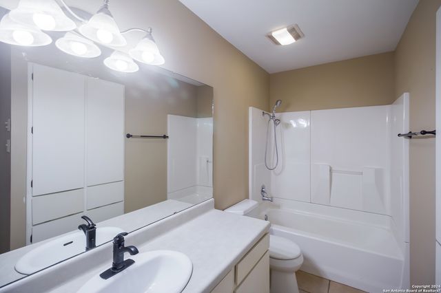 1101 Parkview Dr Apt B15, Canyon Lake, TX 78133