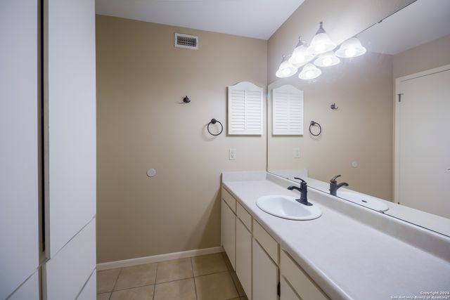 1101 Parkview Dr Apt B15, Canyon Lake, TX 78133
