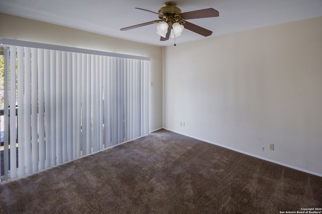 1101 Parkview Dr Apt B15, Canyon Lake, TX 78133
